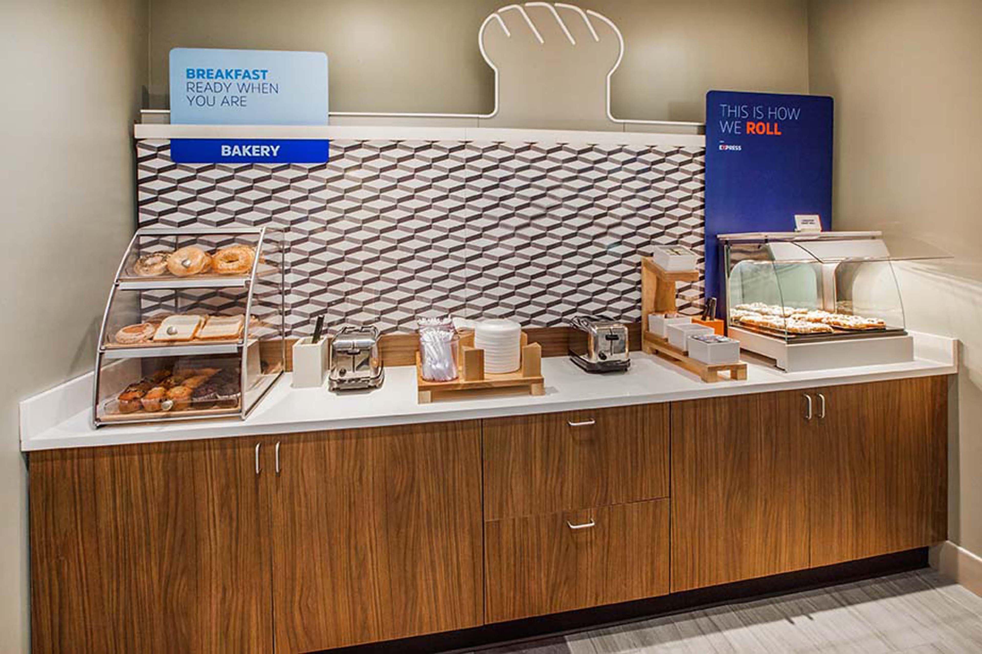 Holiday Inn Express & Suites - Brighton By Ihg Ngoại thất bức ảnh