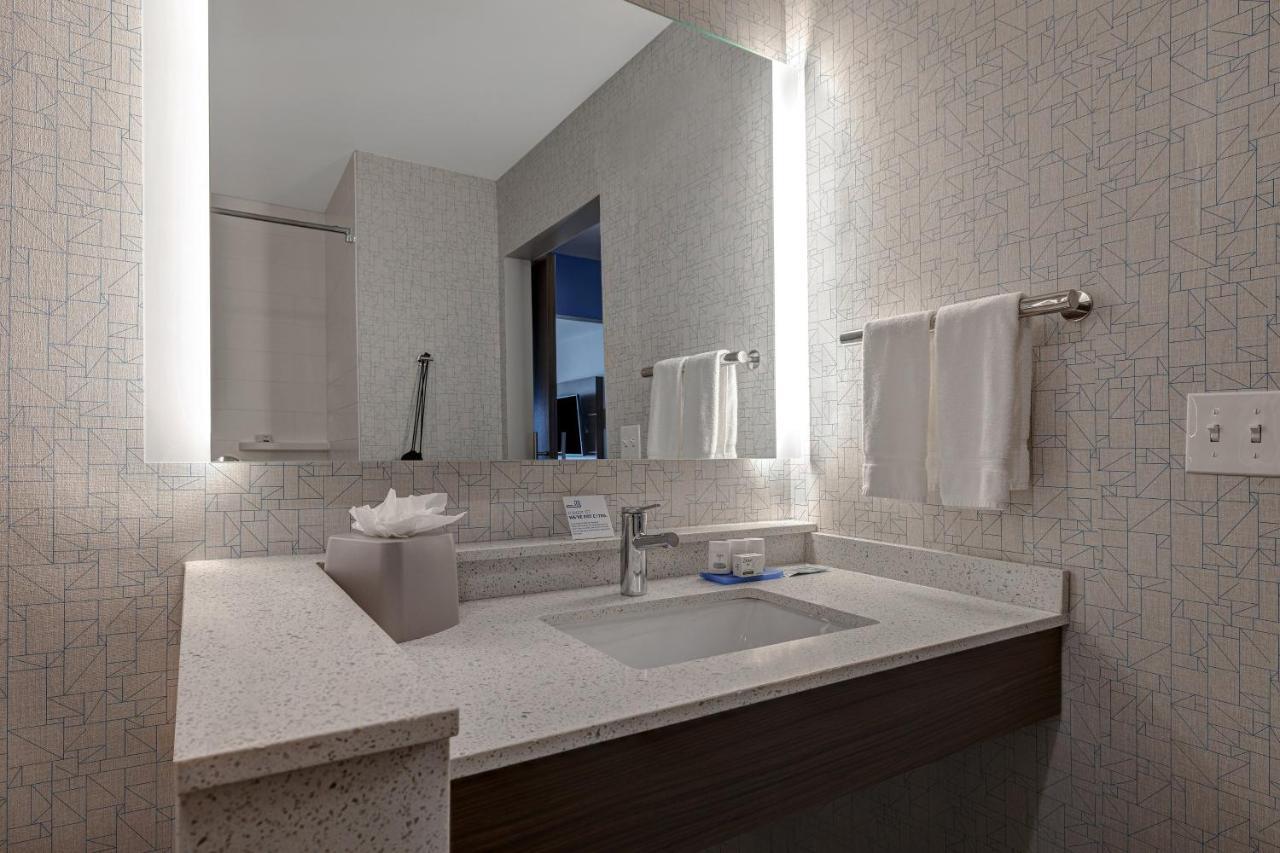 Holiday Inn Express & Suites - Brighton By Ihg Ngoại thất bức ảnh