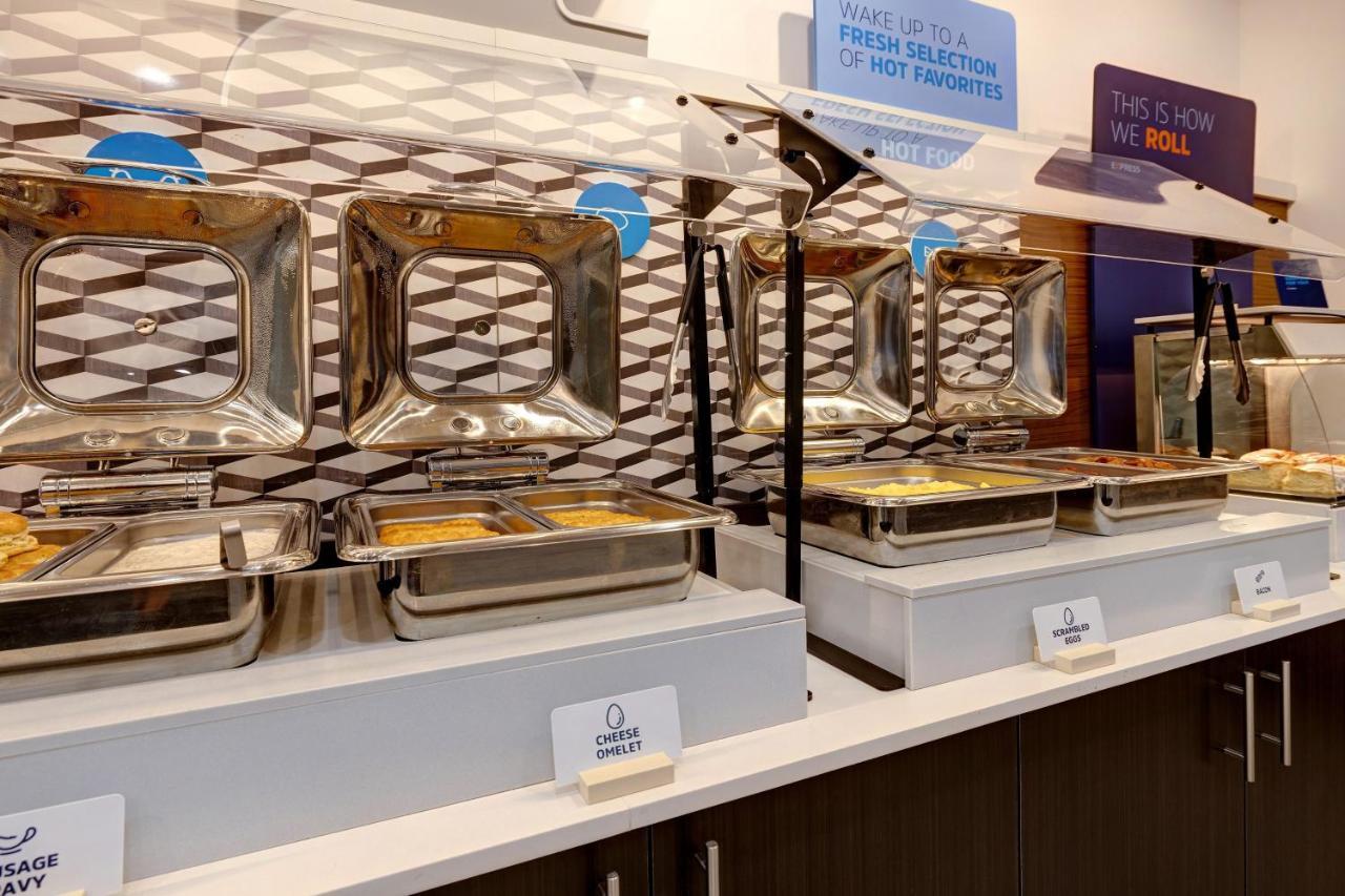 Holiday Inn Express & Suites - Brighton By Ihg Ngoại thất bức ảnh