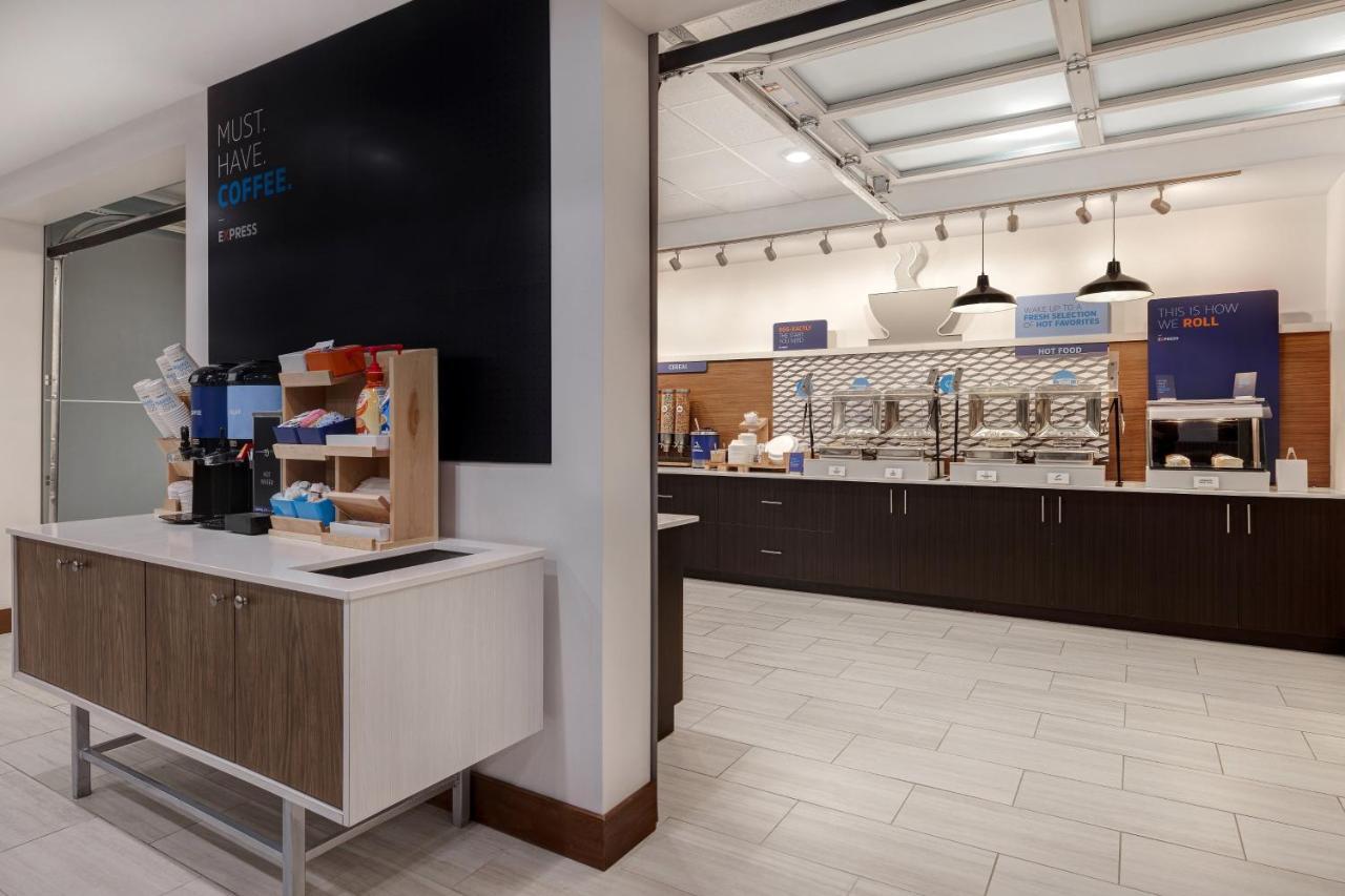 Holiday Inn Express & Suites - Brighton By Ihg Ngoại thất bức ảnh